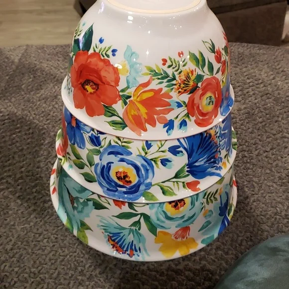 Set of 3 Pioneer Woman Nesting Bowls and Lids - Picture 2 of 5